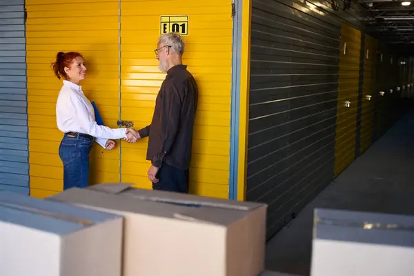 Female Blue Folder Shakes Hands Bearded Man People Warehouse — Stock Photo, Image