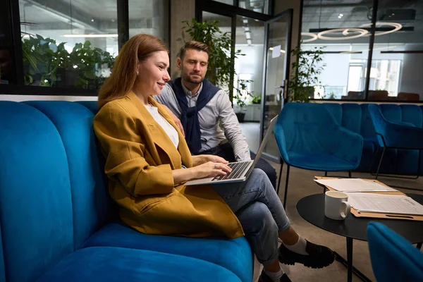 Woman Man Working Documents Coworking Space Soft Blue Sofa Woman — Stock Photo, Image