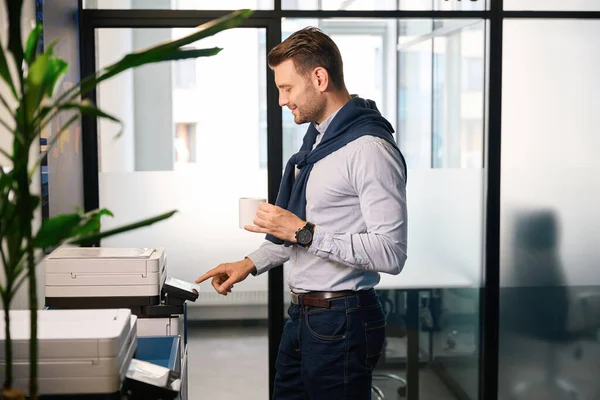 Man Prints Out Work Documents Office Equipment Comfortable Casual Clothes — Stock Photo, Image