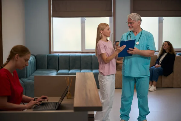 Healthcare Worker Presenting Informed Consent Form Clipboard Out Patient Hospital — Stock Photo, Image