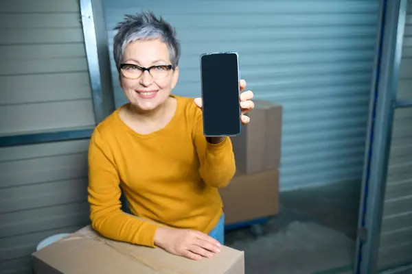 Smiling Woman Glasses Shows Her Phone Screen Camera — Stock Photo, Image