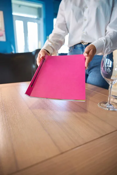 Waitress Holding Folder Menu Her Hands Folder Pink — Stock Photo, Image