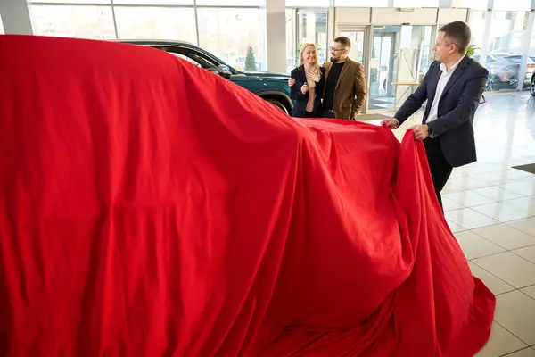 Car Salesman Removes Red Sheet New Car — Stock Photo, Image