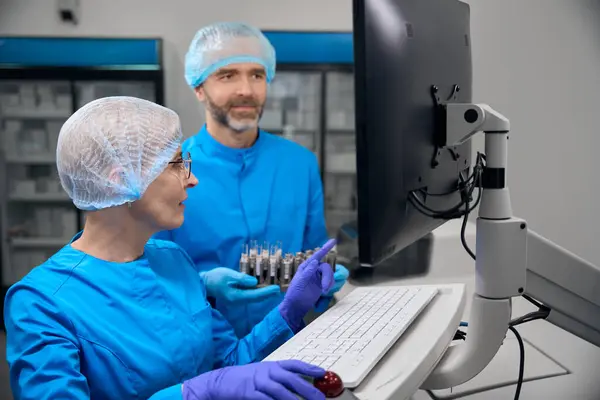 Laboratory Assistants Use High Tech Equipment Work People Modern Laboratory — Stock Photo, Image