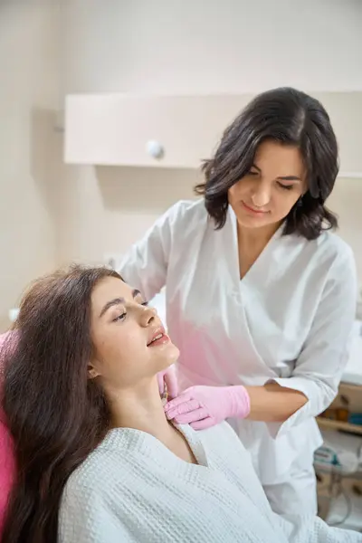 Relaxed Woman Sitting Chair While Cosmetologist Injecting Dermal Filler Wrinkle — Stock Photo, Image