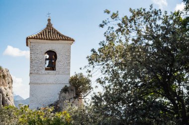 Guadalest 'in en güzel İspanyol köyünün çanı. Turizm, manzara, mimari konsepti