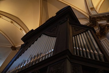 Valencia, İspanya 'daki Saint Mary Katedrali' nde paslanmaz müzik orgu kapatın. Seyahat, turizm konsepti