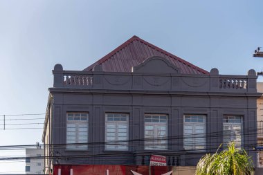 Güney Brezilya 'da bir şehirde antik mimari. Konut binası. Şehir planı. Şehirler. Kentsel alanda inşaat. Mimarlık ve şehircilik.