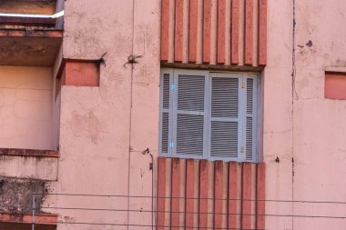 Güney Brezilya 'da bir şehirde antik mimari. Konut binası. Şehir planı. Şehirler. Kentsel alanda inşaat. Mimarlık ve şehircilik.