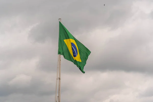 Drapeau Brésilien Flottant Sur Une Barre Fer Symbole National Pavillon — Photo