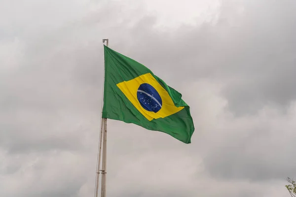 Brasiliansk Flag Flyver Jernstang Nationalt Symbol Pavillon Symbol Den Føderative - Stock-foto