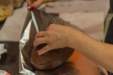 Paskalya partileri için ev yapımı çikolata