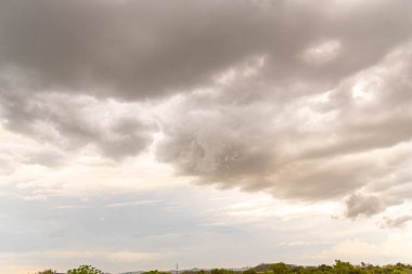 Güney Brezilya 'daki pampa biyoloji arazisinin üzerine yağmur bulutları yağar,