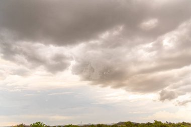 Güney Brezilya 'daki pampa biyoloji arazisinin üzerine yağmur bulutları yağar,