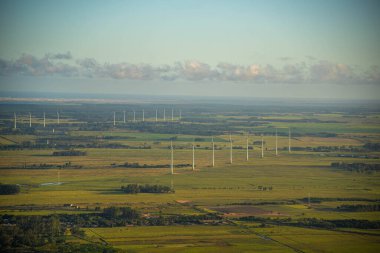 Brezilya 'nın Rio Grande do Sul eyaletindeki Osrio şehrinde rüzgar tarlası