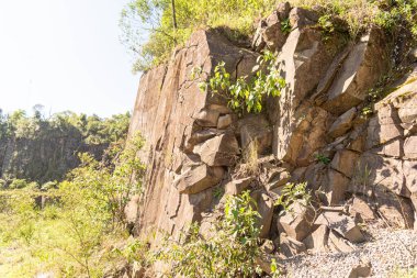 Itaara, SC ve Brezilya 'da ezilmiş taşları çıkarmak için taş ocağı
