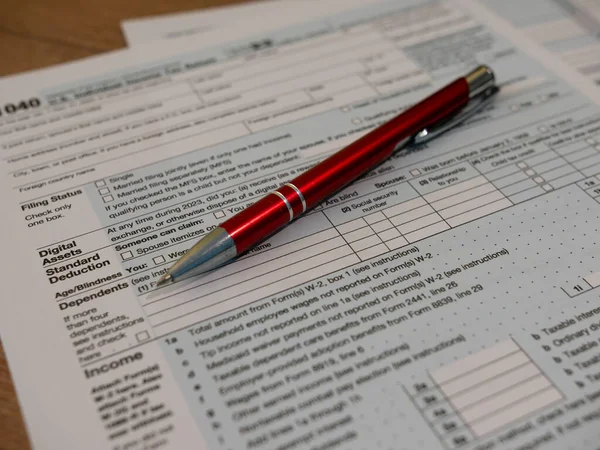 Πένα Βρίσκεται Στο Φορολογικό Έντυπο 1040 Ηπα Ατομική Δήλωση Φόρου — Φωτογραφία Αρχείου