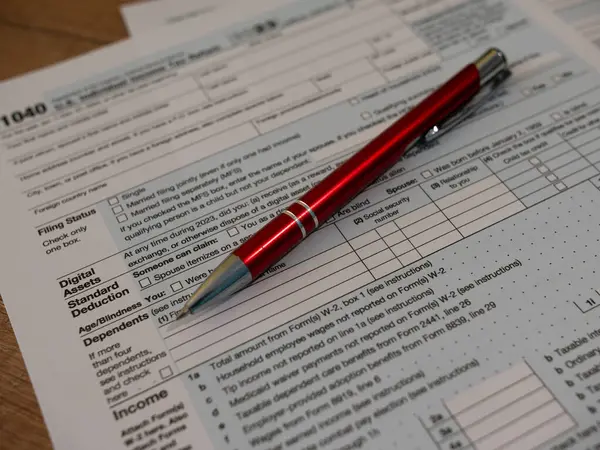 Πένα Βρίσκεται Στο Φορολογικό Έντυπο 1040 Ηπα Ατομική Δήλωση Φόρου — Φωτογραφία Αρχείου