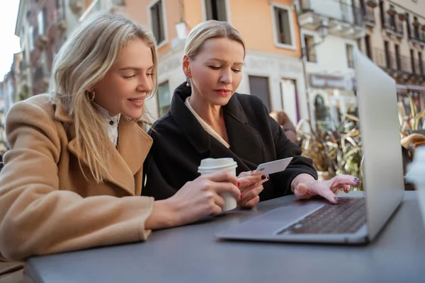 stock image Mobile network. Two woman discussing how to connect to internet through mobile network