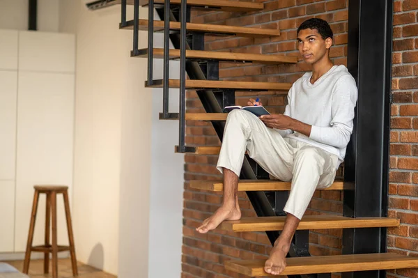 Making Notes Young Man White Clothes Sitting Wooden Stairs Making — Stock Photo, Image