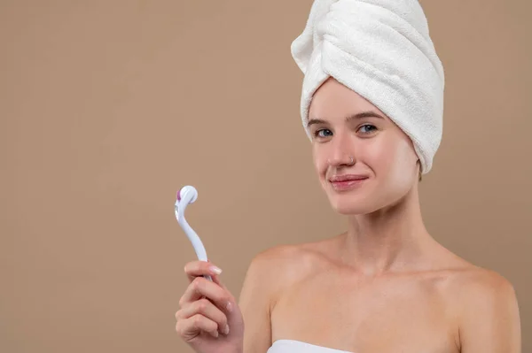 Face Massage Girl Holding Face Roller Looking Contented — Stock Photo, Image