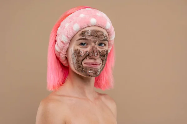 Skin Care Pink Haired Girl Chocolate Mask Her Face — Stock Photo, Image