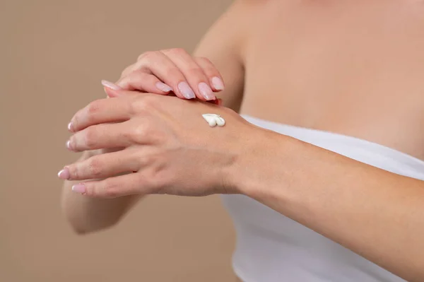 Hand Care Close Female Hand Applying Cream — Stock Photo, Image