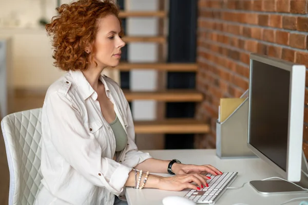 Businesswoman Ginger Self Emplpoyed Woman Working Office — Stock Photo, Image