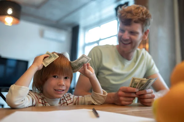 Financial Basics Dad Explaining His Son Importance Financial Literacy — Stock Photo, Image