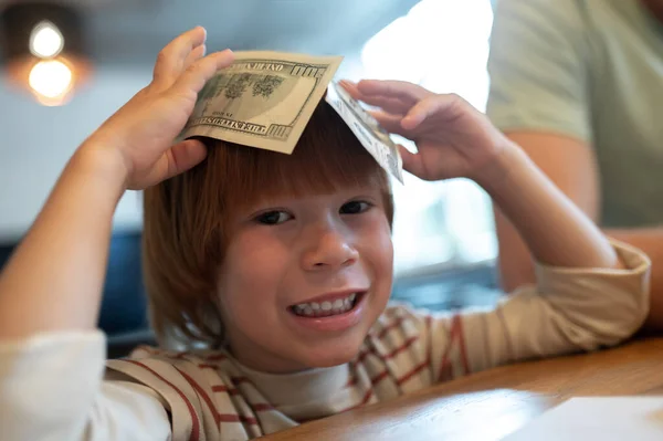 Financial Basics Dad Explaining His Son Importance Financial Literacy — Stock Photo, Image