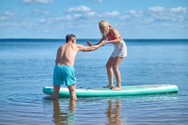 Kayaking Couple Spending Time Sea Kayaking — Stock Photo, Image
