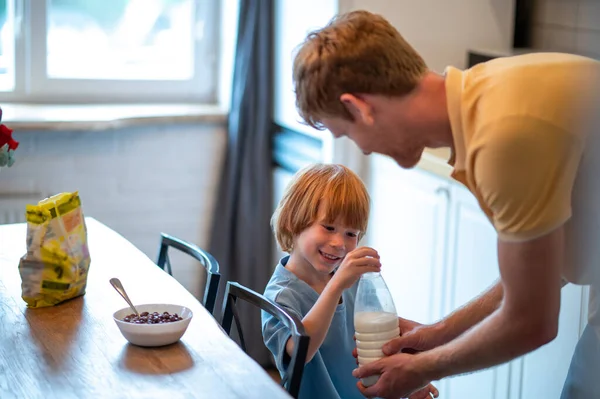 Family Home Ginger Man His Son Spending Time Together Looking — Stock Photo, Image
