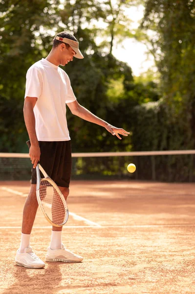Training Junge Tennisspielerin Beim Training Auf Den Tennisplätzen — Stockfoto