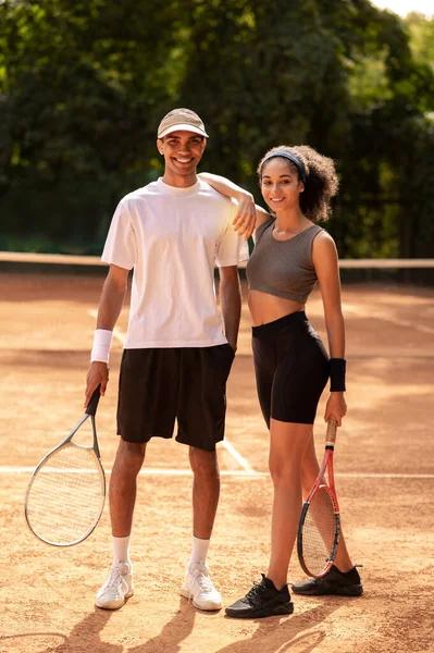 Счастливой Теннисной Пары Два Теннисиста Теннисных Кортах — стоковое фото