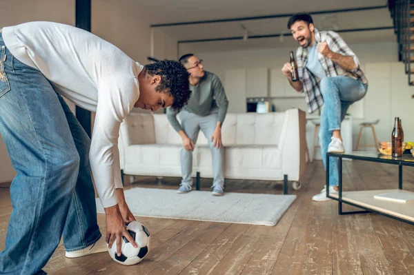 Focused Guy Putting Soccer Ball Floor Presence His Pals — Stock Photo, Image