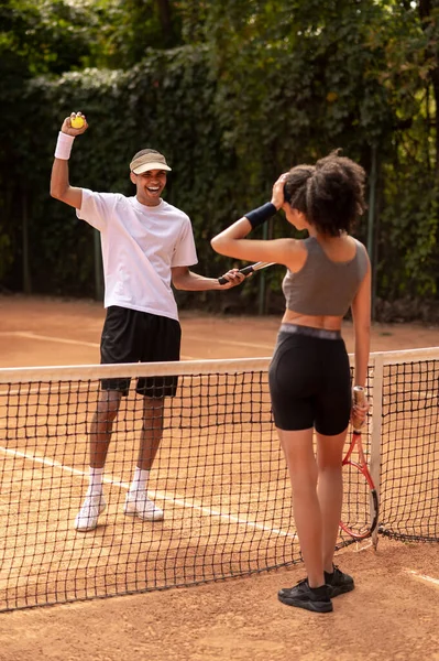 Bra Spelat Två Tennisspelare Som Har Ett Spel Och Ser — Stockfoto