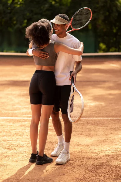 Gutes Spiel Junge Tennisspieler Freuen Sich Nach Gutem Spiel — Stockfoto