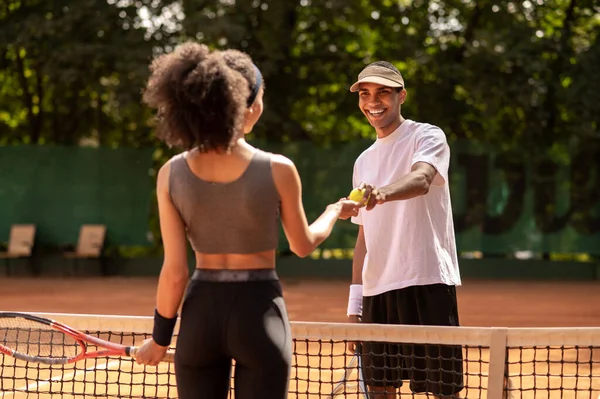 Träning Två Ungdomar Som Tränar Tennisbana — Stockfoto