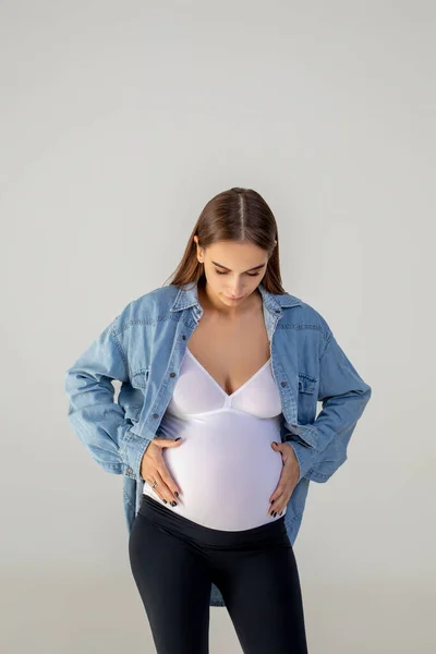 Schwangerschaft Nette Junge Schwangere Frau Aufgeregt — Stockfoto