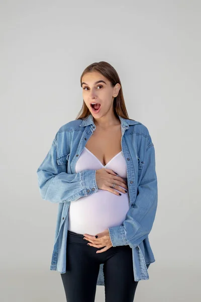 Ciąża Słodkie Młoda Kobieta Ciąży Uczucie Podekscytowany — Zdjęcie stockowe