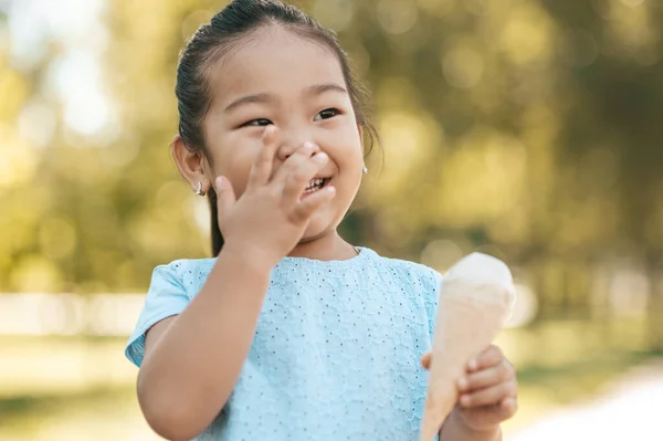 Tasty Ice Cream Cute Little Girl Eating Ice Cream Looking — Stock Photo, Image