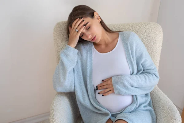 Kopfschmerzen Junge Schwangere Mit Kopfschmerzen — Stockfoto