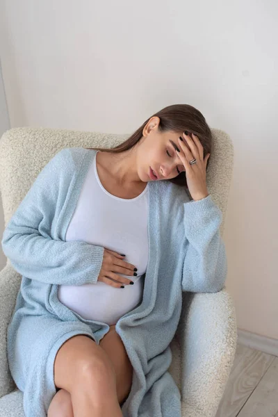 Huvudvärk Ung Gravid Kvinna Med Huvudvärk — Stockfoto
