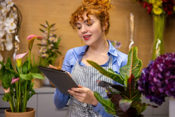 Creative Mood Cute Curly Haired Girl Flower Shop Looking Creative — Stock Photo, Image