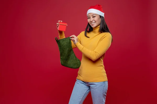 Christmas Gift Smiling Excited Young Woman Santa Hat Putting Gifts — Stock Photo, Image