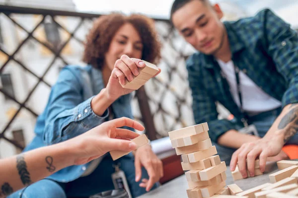 Office Worker His Female Colleagues Building Wooden Block Tower Coffee — Stock Photo, Image