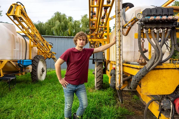 Full Length Portrait Serious Farmer Leaning Threshing Machines While Staring — Stock Photo, Image