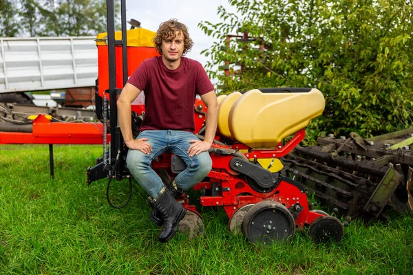 Serious Young Caucasian Farmer Sitting Threshing Machine Looking Front Him — Stock Photo, Image