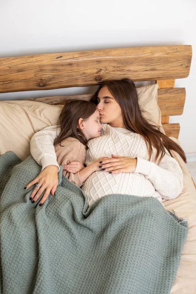Sleeping Peacefully Mom Daughter Sleeping Peacefully Together — Stock Photo, Image