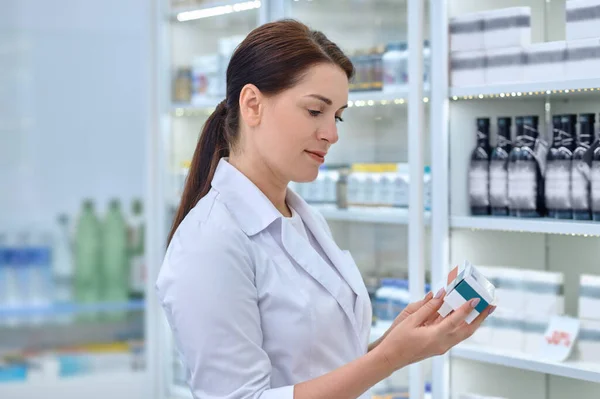 Drugstore Female Pharmacist Working Drugstore — Stockfoto